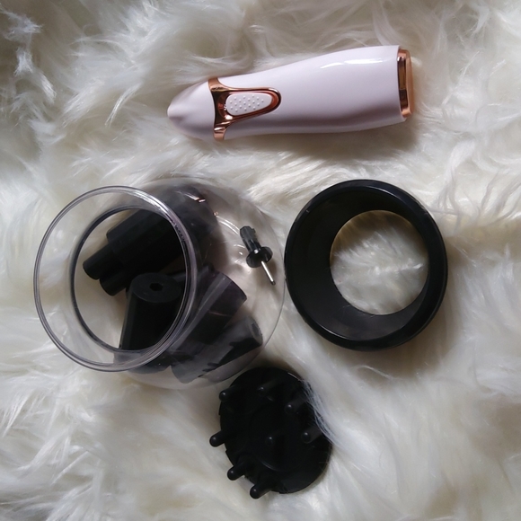 Makeup Brush Cleaner - Picture 1 of 1